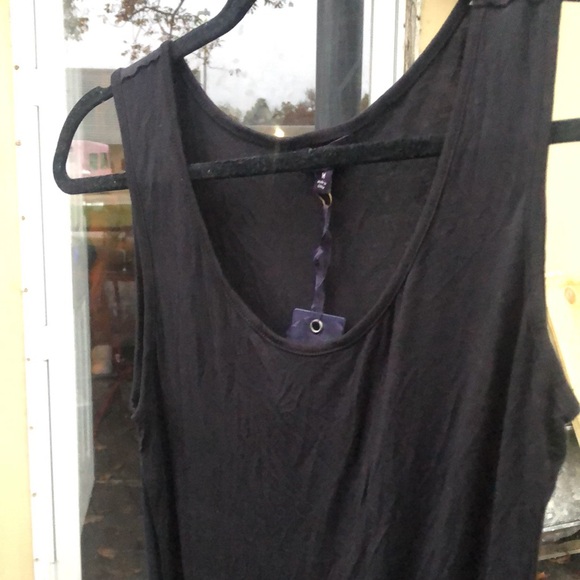 🚨B2G1 New LILY Black Asymmetrical Sleeveless Top - Picture 2 of 5